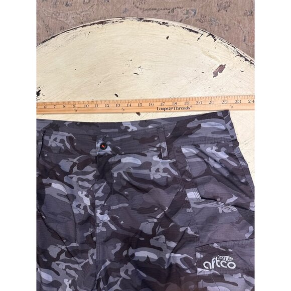 Aftco Men's Camouflage Cargo Fishing Shorts Size 42 SPF - Picture 8 of 8